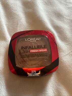 L'Oréal Infallible Fresh Wear Foundation in a Powder 375 Deep Amber